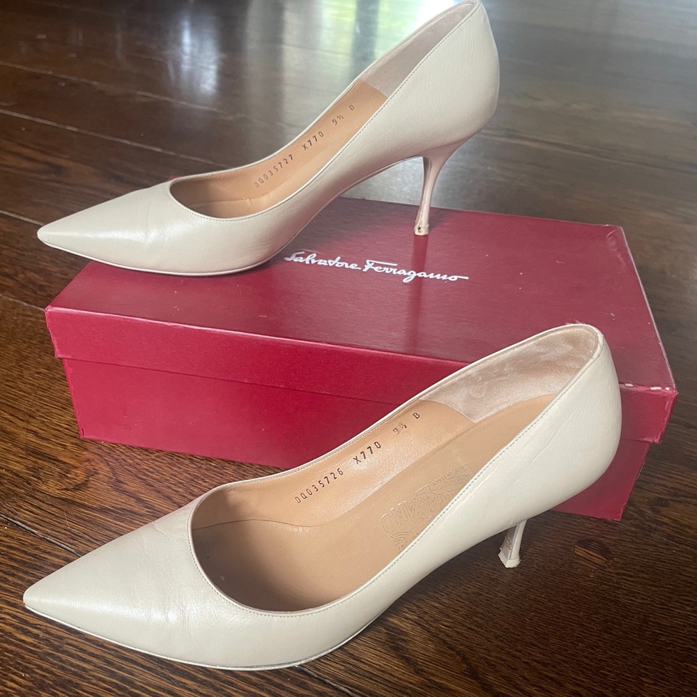 Ferragamo Pointed Toe Leather Redi Pump 9.5